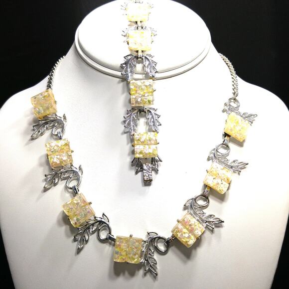 Vintage Lucite Confetti Necklace Bracelet Set, Silver Tone Leaves, 1960s Jewelry - Picture 2 of 10